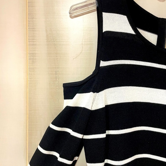 INC Black And White Knit Sweater With Cold Shoulder Sz L - Picture 4 of 6